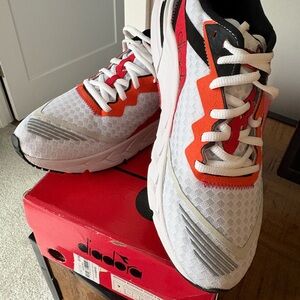 New in Box Diadora Mythos Blushield Volo 2 Sneakers